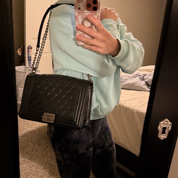 Chic Black Quilted Crossbody Bag with Chain Strap - Picture 14 of 14